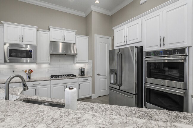 Building Photo - 9325 Vercelli Ct