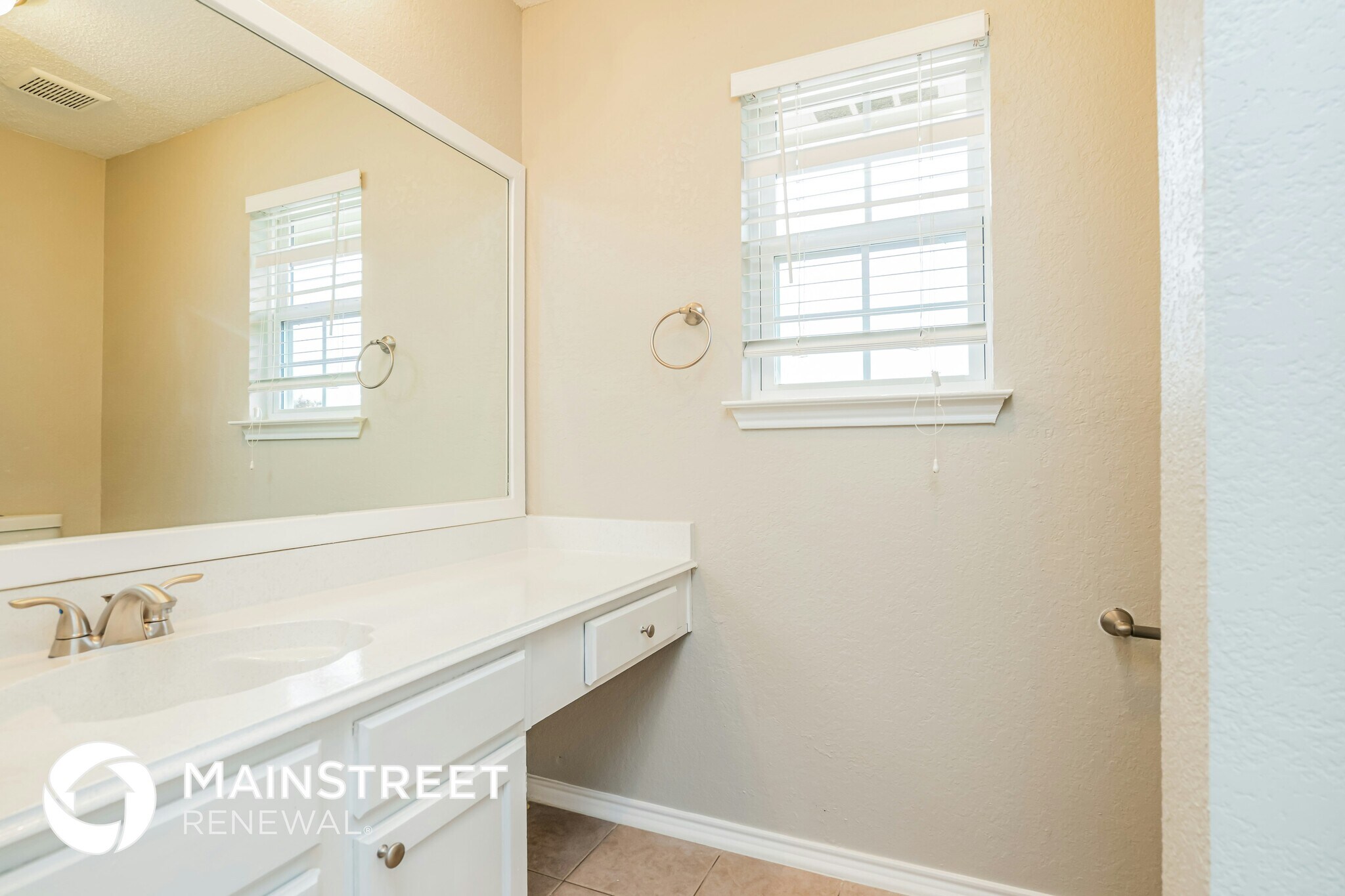 Building Photo - 1412 Hackamore St