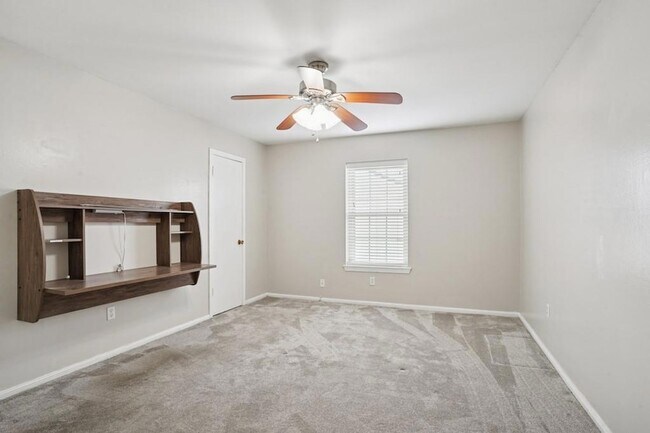 Building Photo - 2732 Whitney Pl