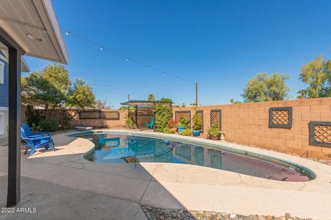 Building Photo - Exceptional 6-Bedroom Home with Private Pool Near ASU