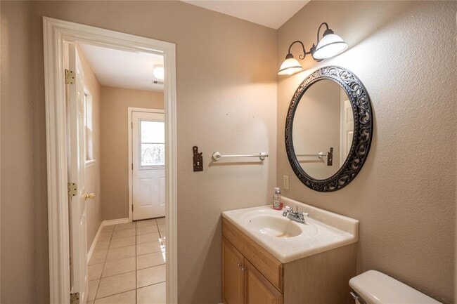 Building Photo - 105 Ridge Oak Dr