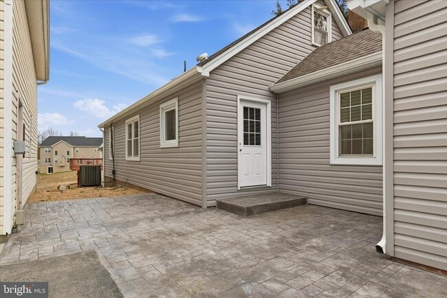 Building Photo - 130 Cox Rd