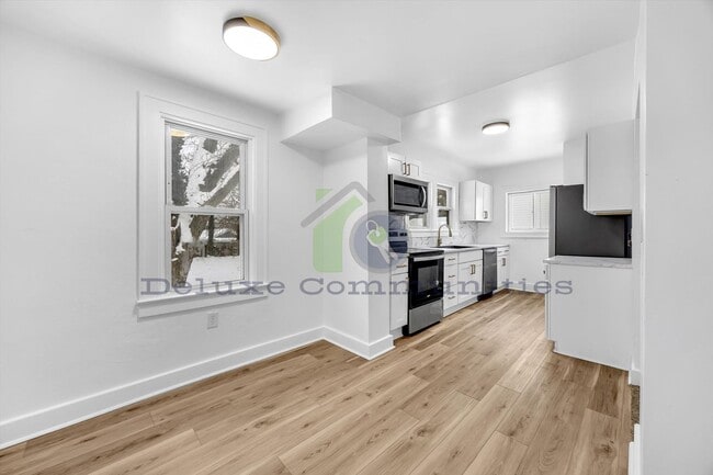 Building Photo - GORGEOUS 4 BEDROOM HOME!!! Available NOW- Month to month lease only!