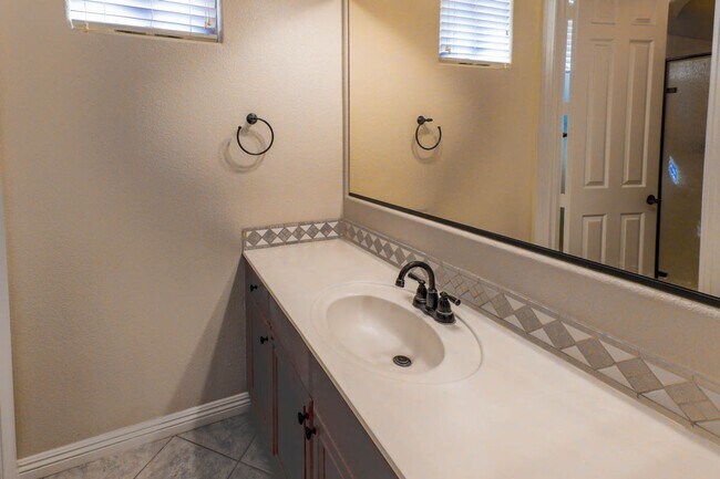Building Photo - Summerlin Vistas Pool Home w/ Bed and Bath...