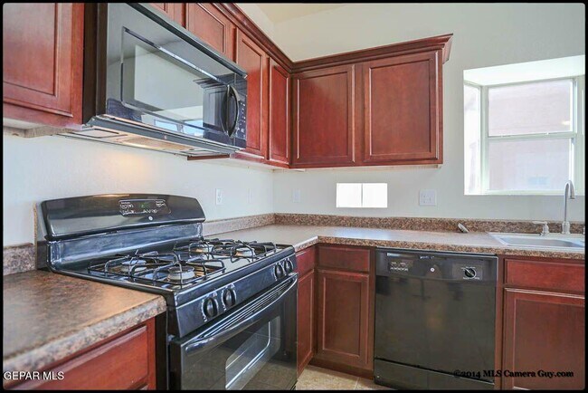 Building Photo - 1345 Fito Hernandez St