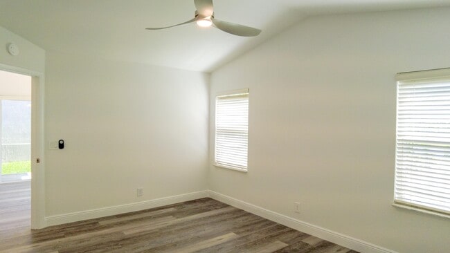 Building Photo - 10651 Buttonwood Lake Dr