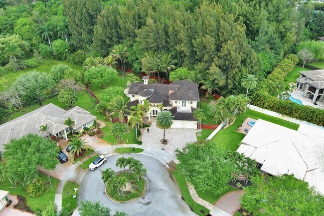 Building Photo - 6301 SW 58th Ct