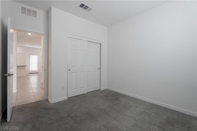Building Photo - 902 Bronzite St