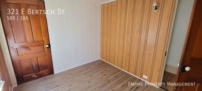 Building Photo - 5 Bedroom / 1.5 Bath Home in Lansford!