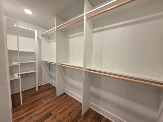 Building Photo - Beautiful Townhome in the Heart of Downtown Pensacola