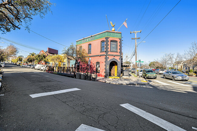 Building Photo - 203 Seacliff Way