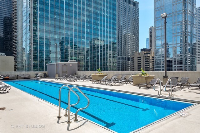 Building Photo - 345 N La Salle Dr