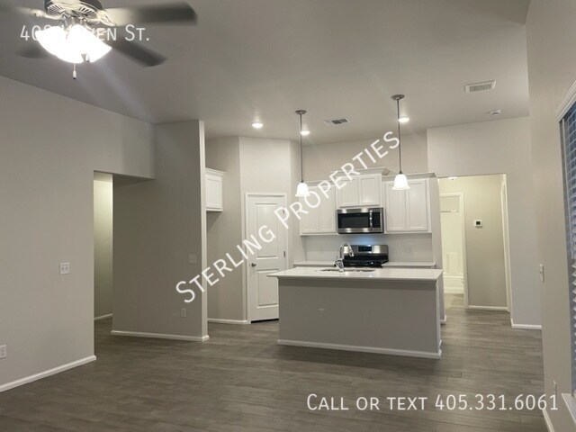 Building Photo - 408 Haven St