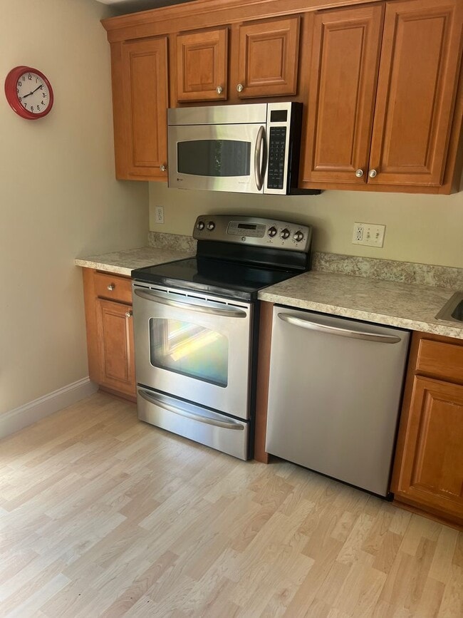 Building Photo - 5 Philbrick Ln