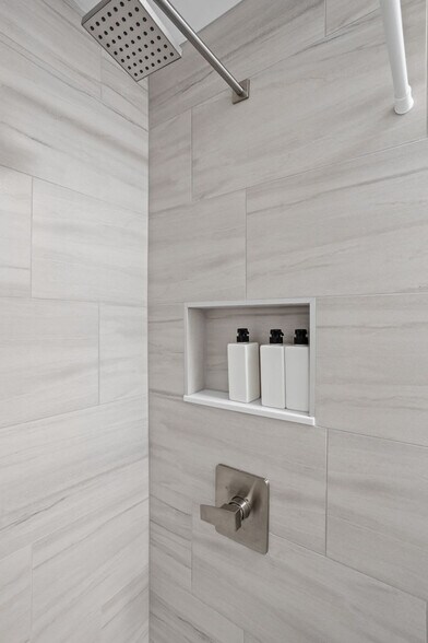 Building Photo - 844 Camp St