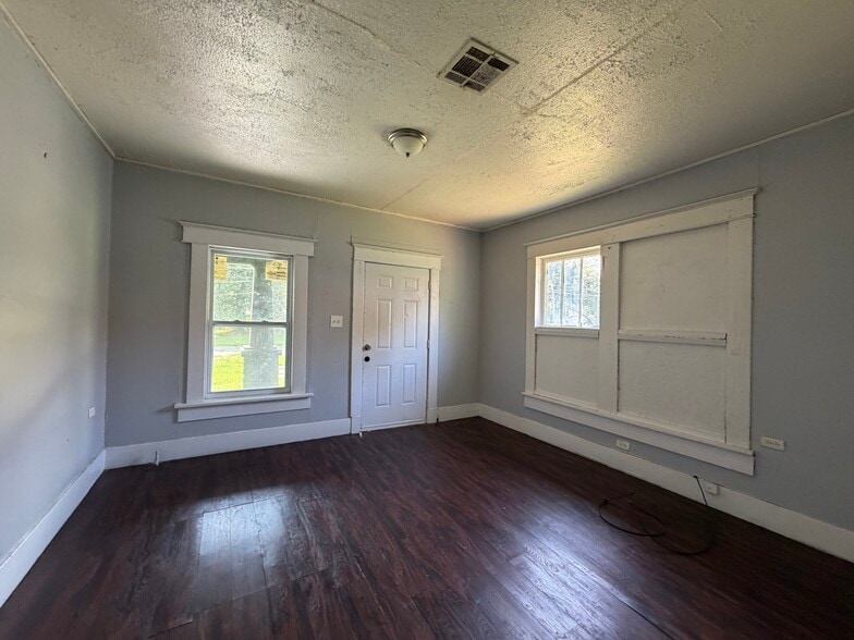 Building Photo - 2804 S Grand St