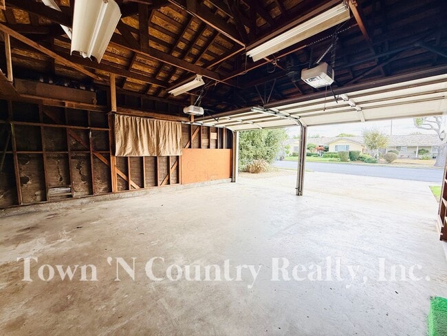 Building Photo - 3 Bedroom South Salinas Home!