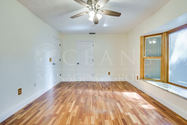 Building Photo - Convenient, Updated, and Plenty of Room fo...