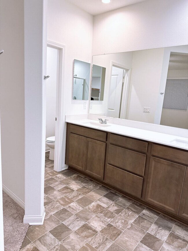 Building Photo - 4-Bedroom Spacious Home