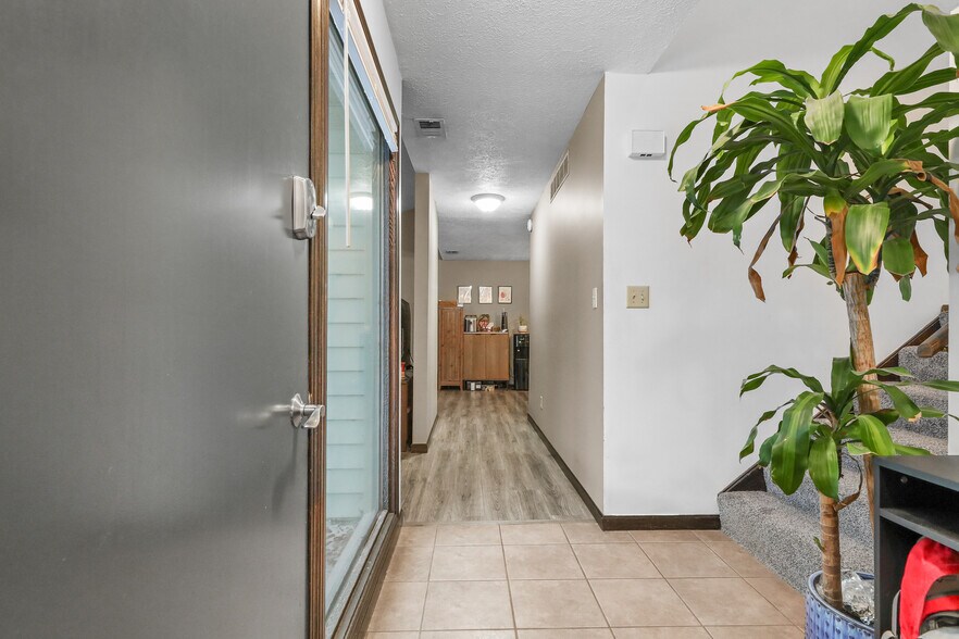 Foyer - 1098 Big Valley Dr