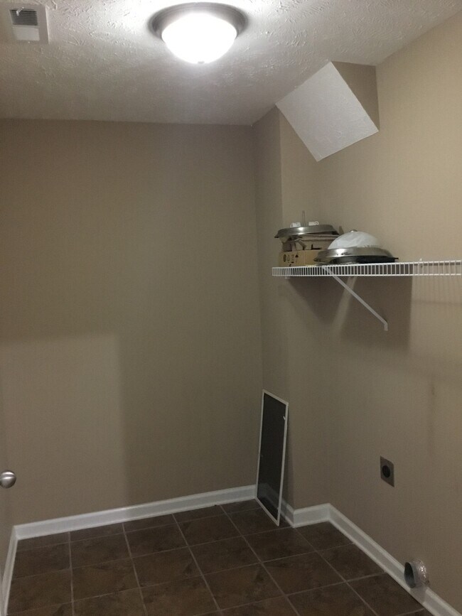 Building Photo - 3 Bedroom 2 1/2 Bath Pet Friendly Home For Rent!