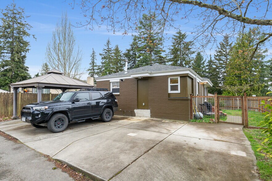 Building Photo - 16626 15th Ave NE