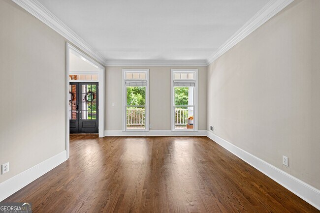 Building Photo - 340 Broadmoor Dr