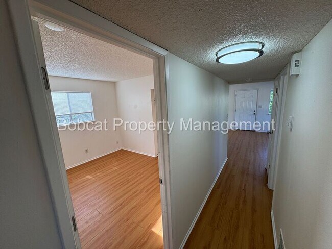 Building Photo - 1501 N Edmonds Dr