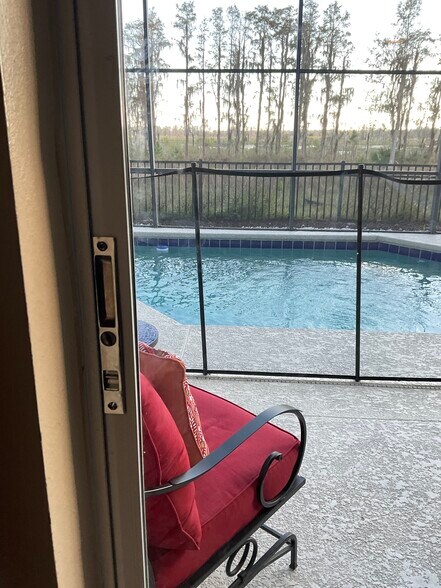 Building Photo - 515 Sunset View Dr