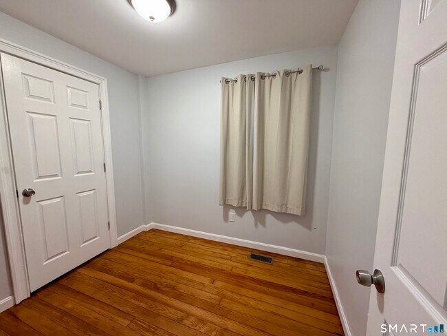 Building Photo - 67 Mechanic St