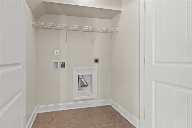 Building Photo - 2525 Millwood Cir SE