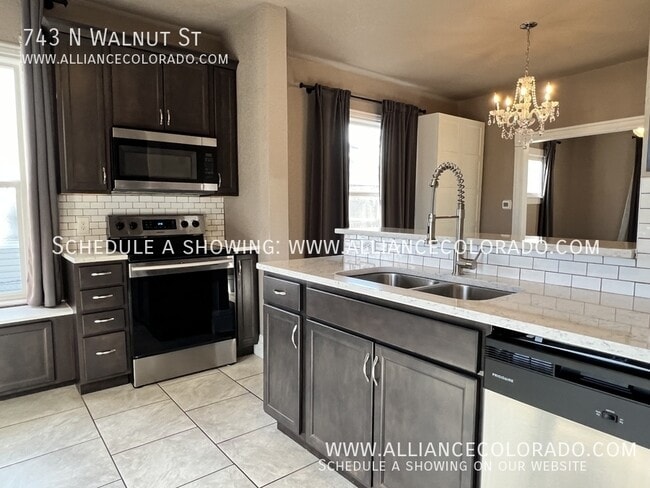 Building Photo - 743 N Walnut St