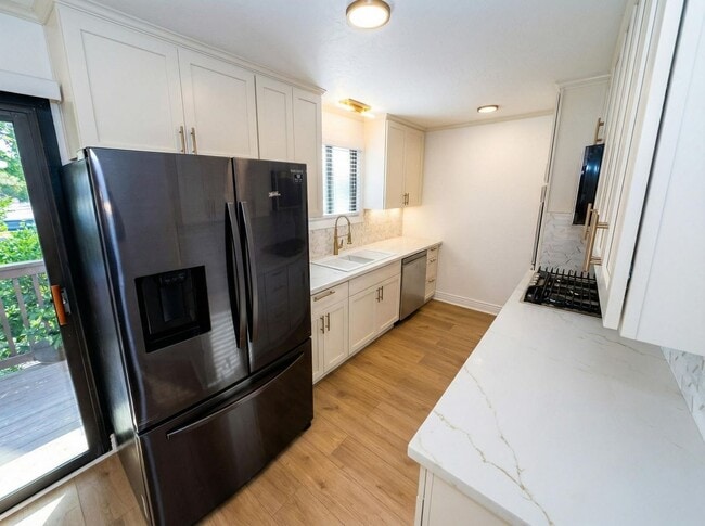 Building Photo - Charming 3-Bedroom Home in Hayward Hills