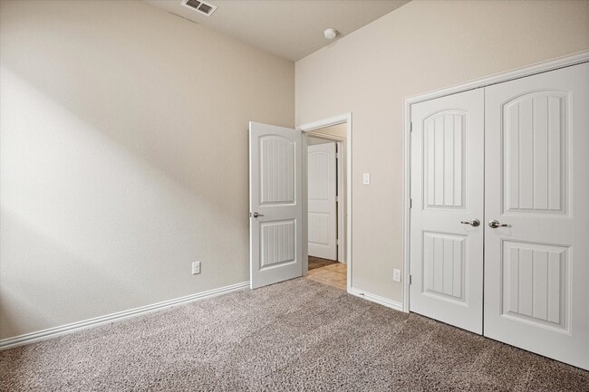 Building Photo - 228 Mineral Point Dr