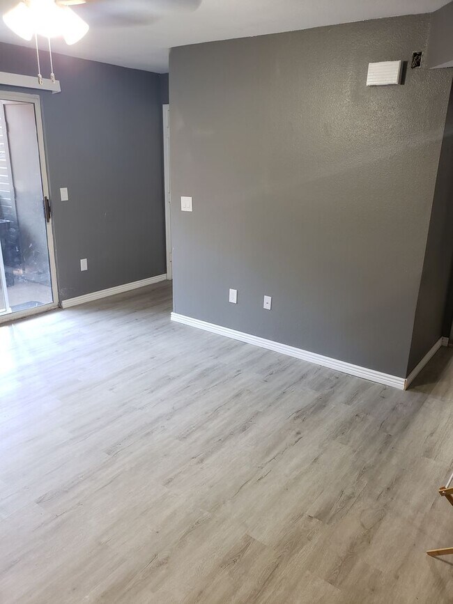 Building Photo - Spacious 2 Bedroom 2 Bath Condo in The Arbors!