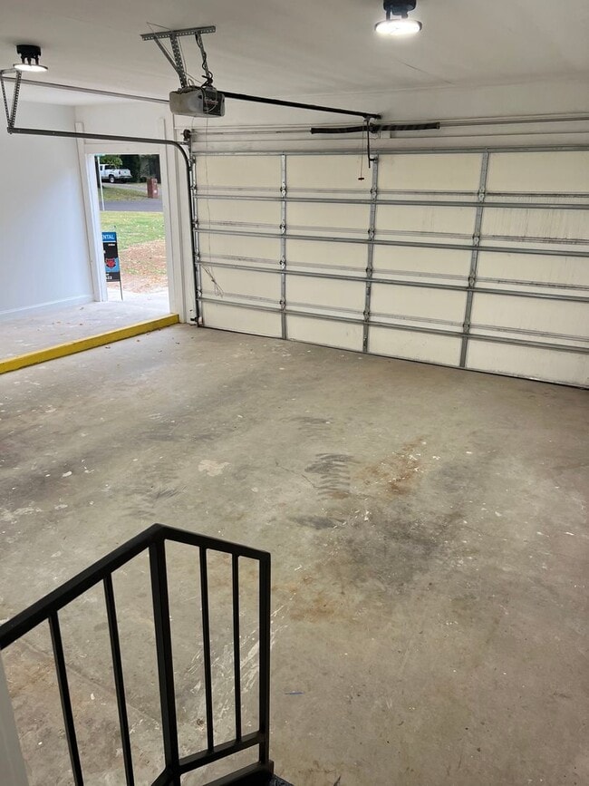 Building Photo - 1805 Starling Dr