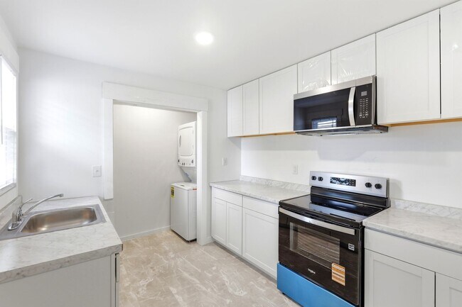 Building Photo - Updated 3-Bedroom Home with Modern Comforts Near Downtown Wilmington