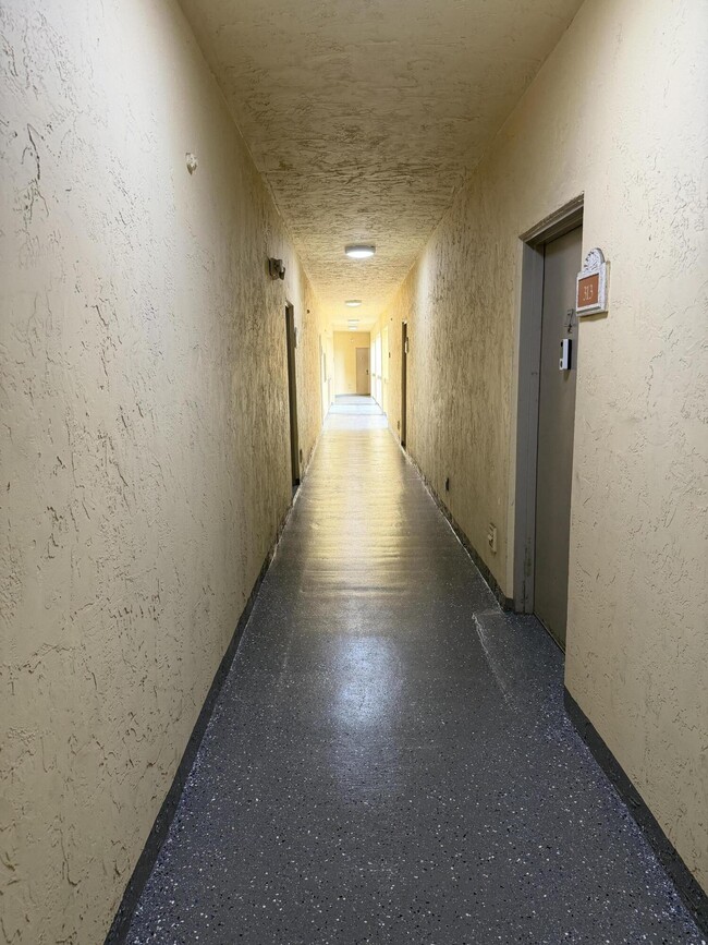 Building Photo - 8160 Geneva Ct