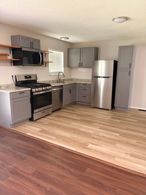 Building Photo - 4076 Fox Island Dr