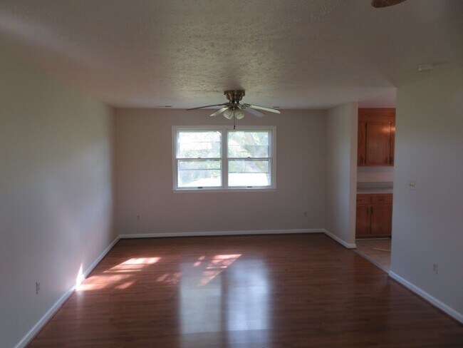 Building Photo - Sutherland