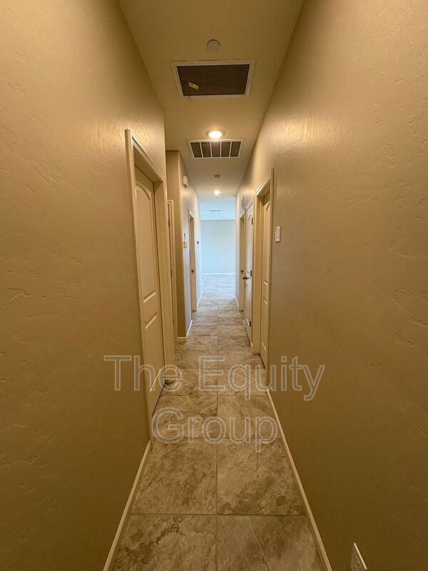 Building Photo - 3234 N Noyes Ct