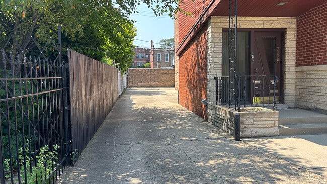 Building Photo - 7228 S Phillips Ave