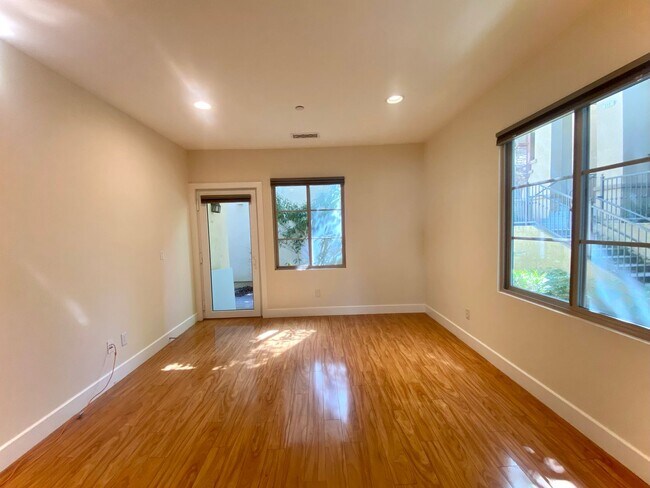 Building Photo - Modern Fremont Home with Expansive Loft for Rent!