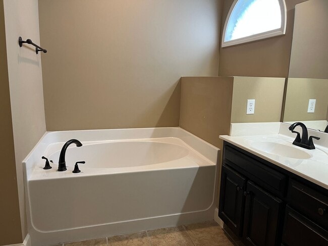 Building Photo - 123 Ivywood Cv