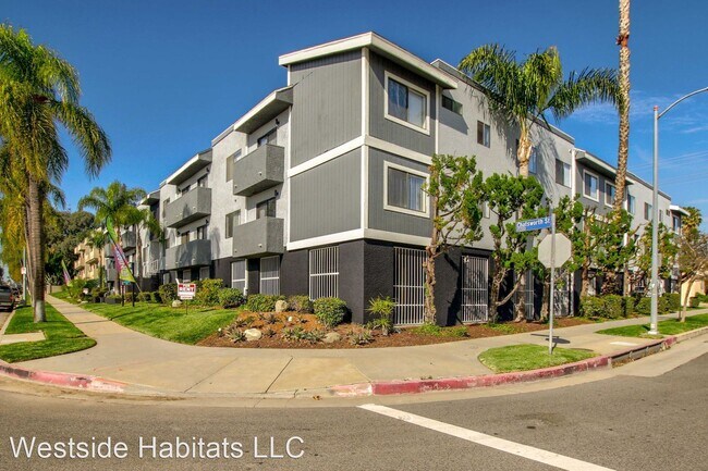 Building Photo - 17211 Chatsworth St