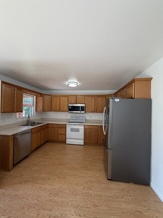 Building Photo - 2520 Lillis Ln