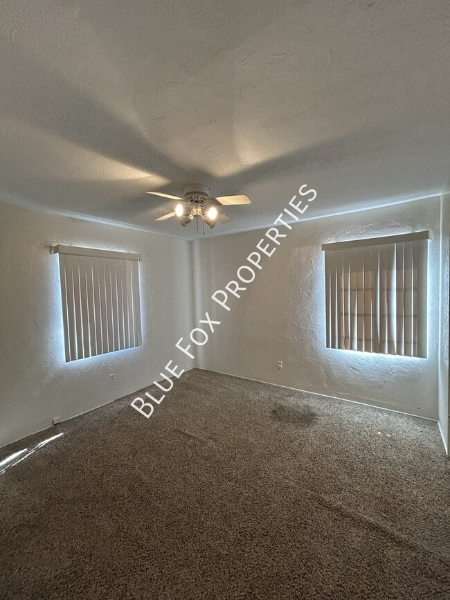 Building Photo - 1448 E Waverly St