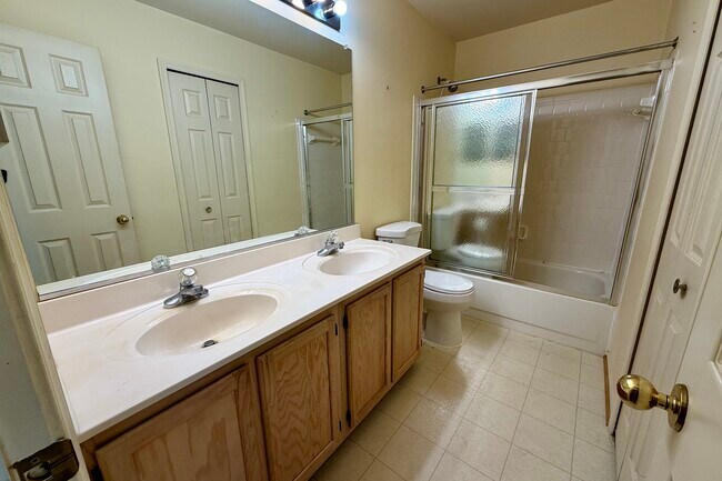 Building Photo - 14614 Stream Pond Dr