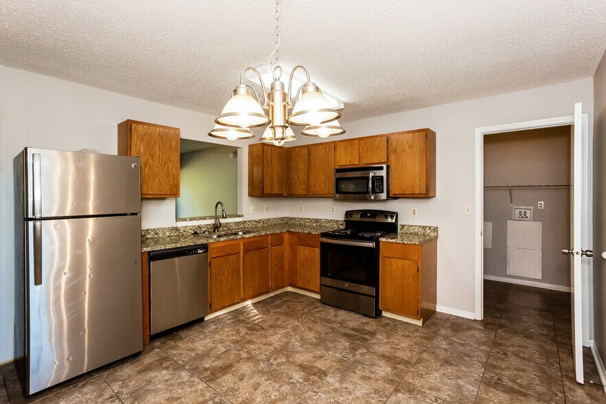 Building Photo - 1832 Emerald Leaf Ct