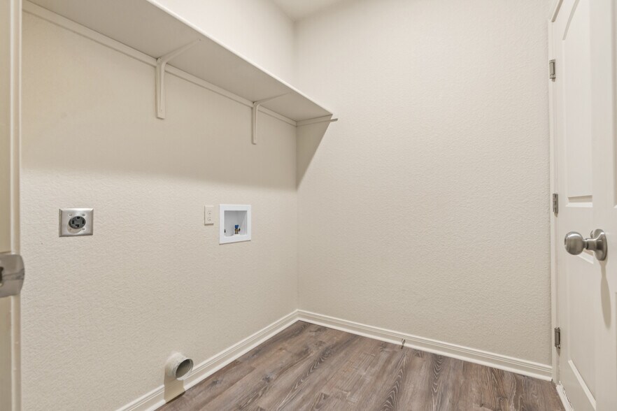 Building Photo - 525 E Spring Valley Rd